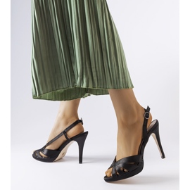 Czarne sandałki na szpilce Alpaca 1