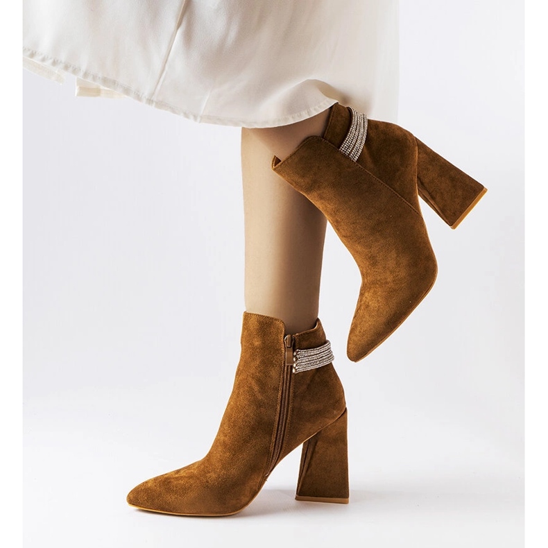 Brązowe botki na słupku z cyrkoniami Liviana 1