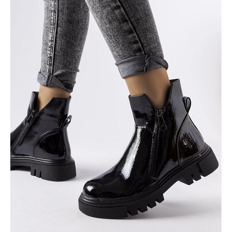 Czarne lakierowane botki ocieplane Ritte 1