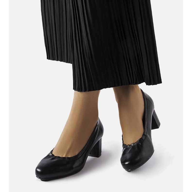 Inna Czarne czółenka na słupku Ploufe 1