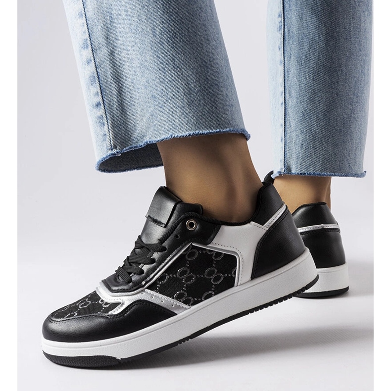 Inna Czarne sneakersy zdobione monogramem Isidora 1