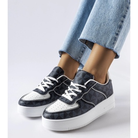 Inna Czarne sneakersy zdobione monogramem Sands 2