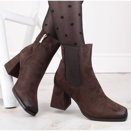 Zamszowe botki damskie na ozdobnym słupku brązowe Potocki SZ12183 1