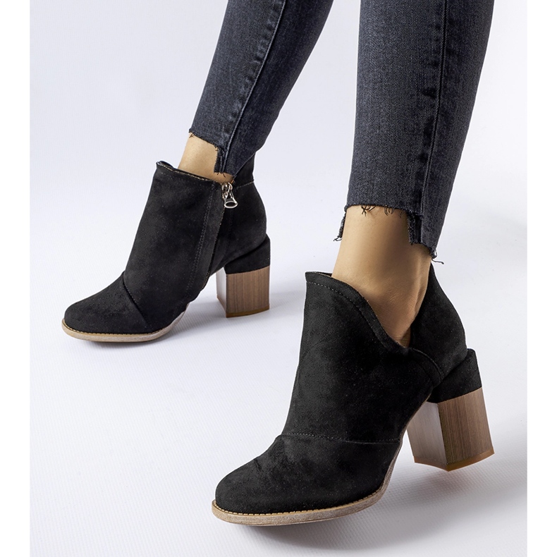 Czarne botki na słupku Artemisia 2