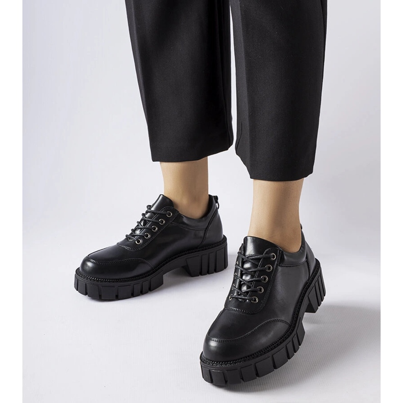 Czarne masywne klasyczne półbuty Severino 1