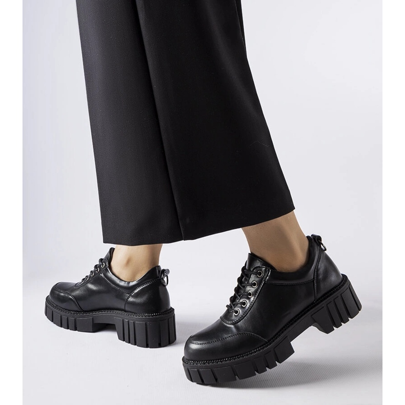 Czarne masywne klasyczne półbuty Severino 2