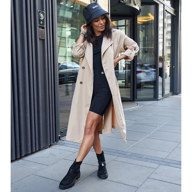 Czarne botki z ozdobną bransoletką 1