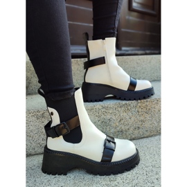 Białe workery damskie ze sprzączkami 2