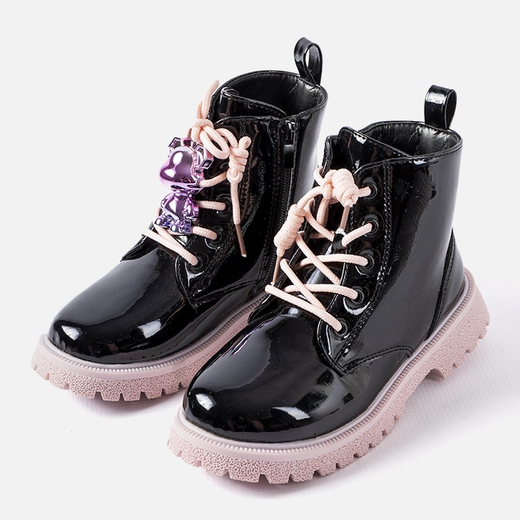 Evento Czarno-różowe lakierowane trapery z misiem Orso czarne 1