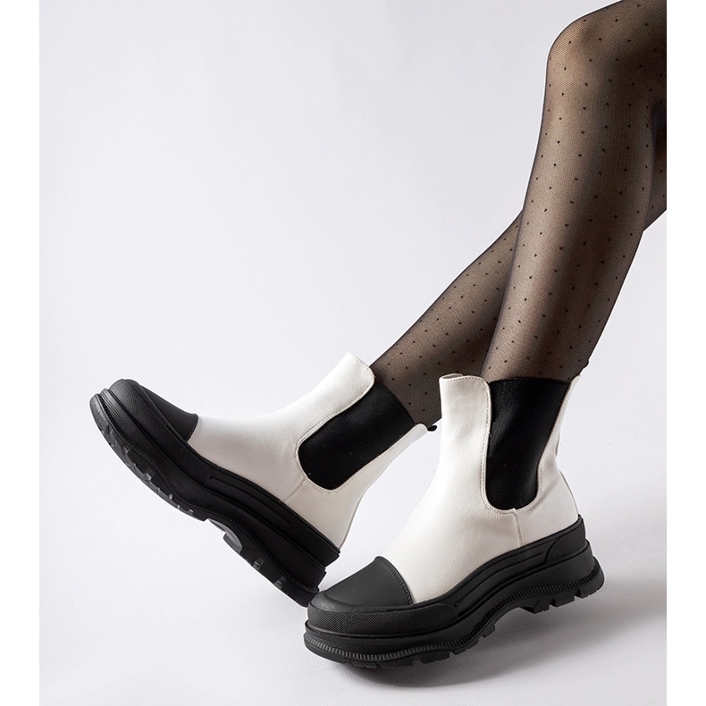 Białe botki na sportowej podeszwie Ermanno 1