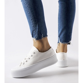 Białe trampki na grubej platformie Fortunata 2