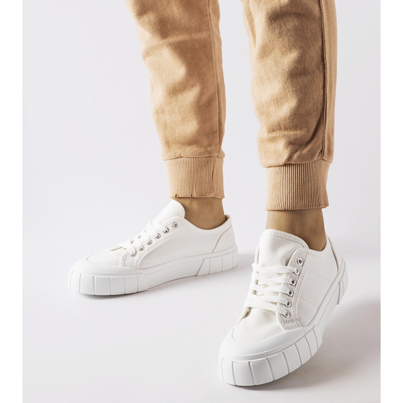 Białe tenisówki na grubej platformie Egidio 1