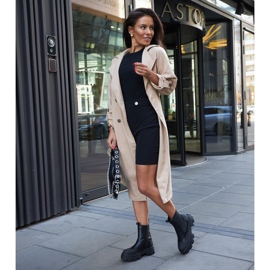 Czerne botki z widocznym bieżnikiem Moriano czarne 1