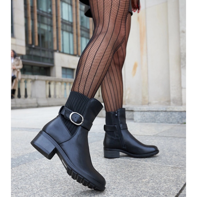 Czarne botki z ozdobną sprzączką Archuleta 2