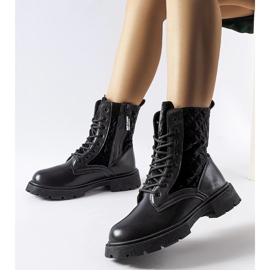 Czarne trapery zdobione pikowaniem Jalbert 1