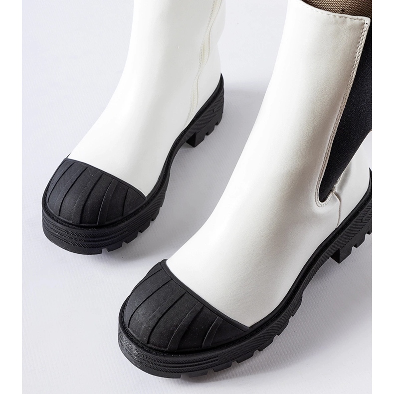 Białe klasyczne ocieplane trapery Porcigatone 1