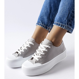 Szare trampki na grubej platformie Fortunata 1