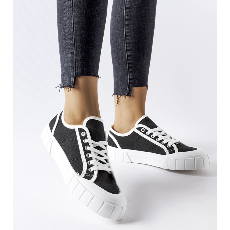 Czarne tenisówki na grubej platformie Egidio 1