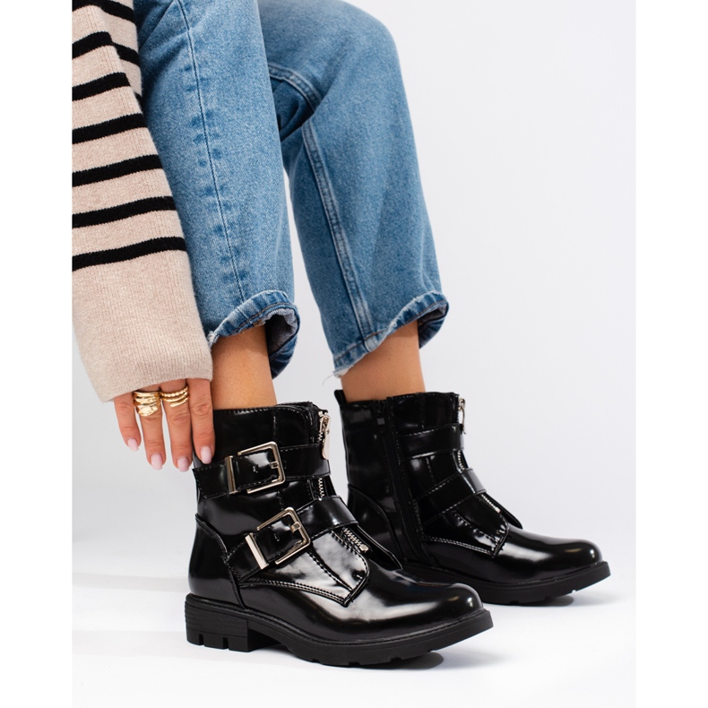 Lakierowane czarne botki z klamrami Shelovet 1