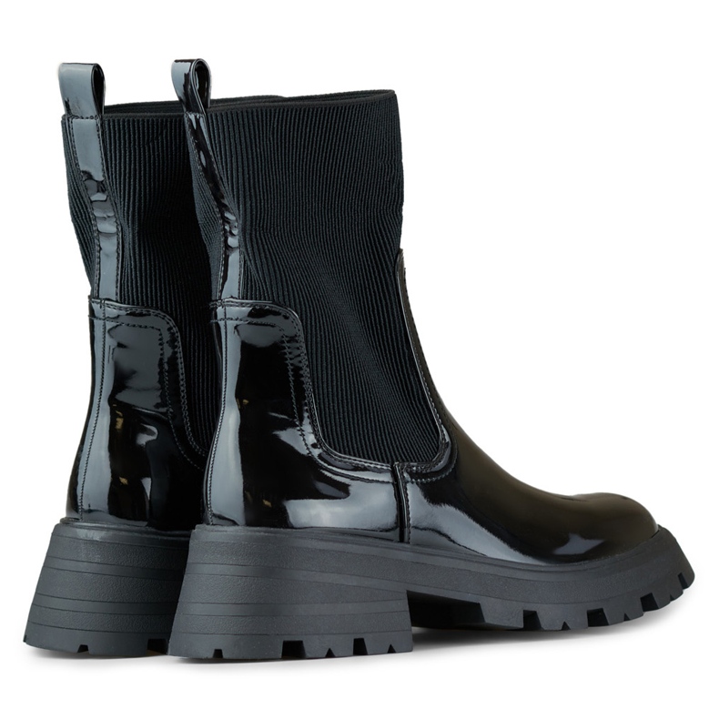 Czarne lakierowane workery z elastyczną cholewką 1