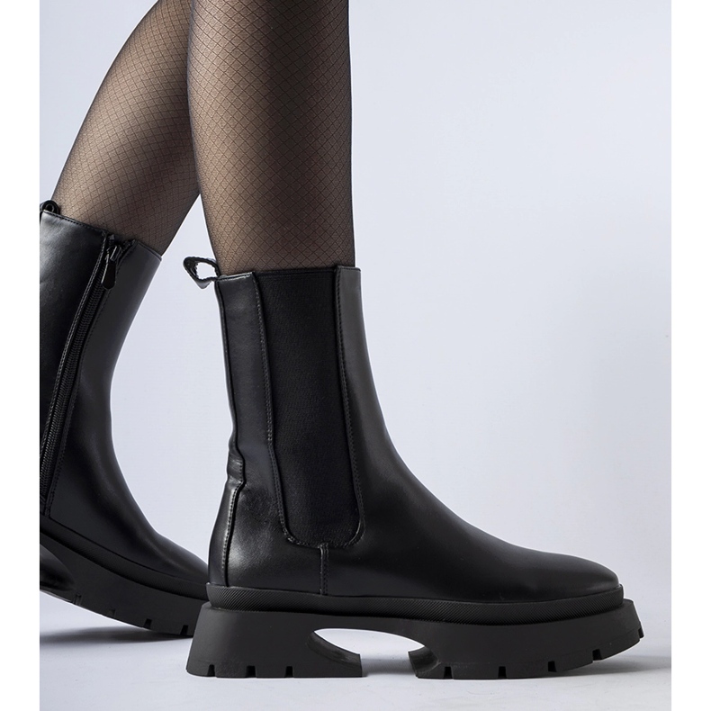 Czarne ocieplane botki Mombello 1