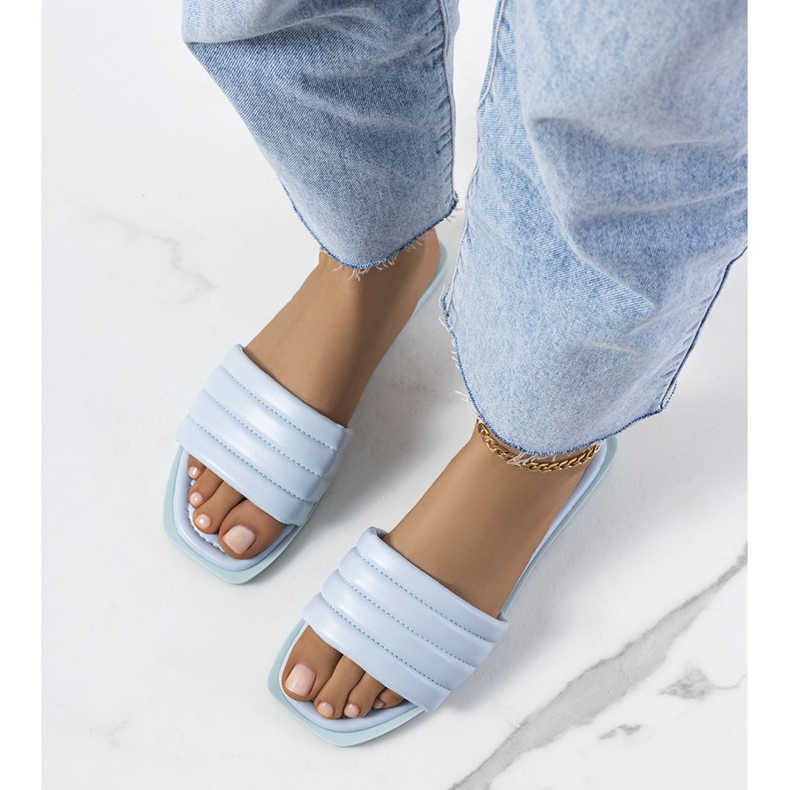 BM Niebieskie klapki Keulen 2