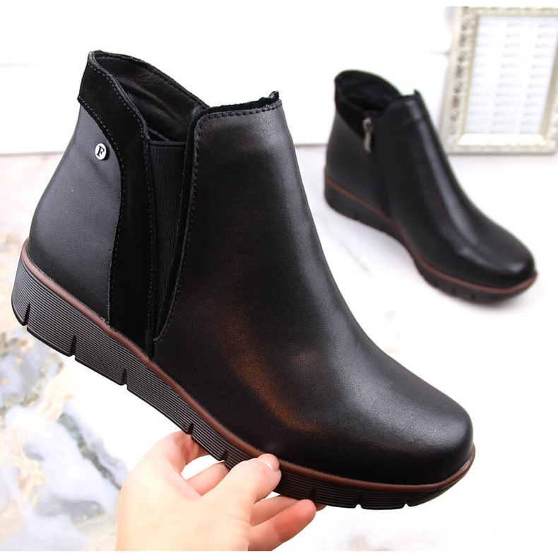 Skórzane botki damskie na koturnie ocieplane czarne Filippo DBT4781 1