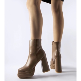 Brązowe botki na wysokim słupku Ashwood 1