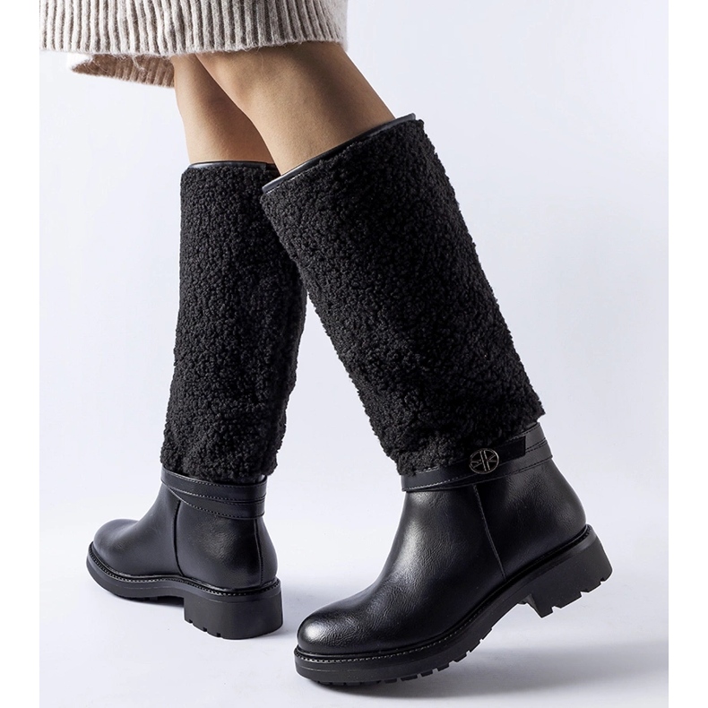 Czarne kozaki zdobione futerkiem Plains 1