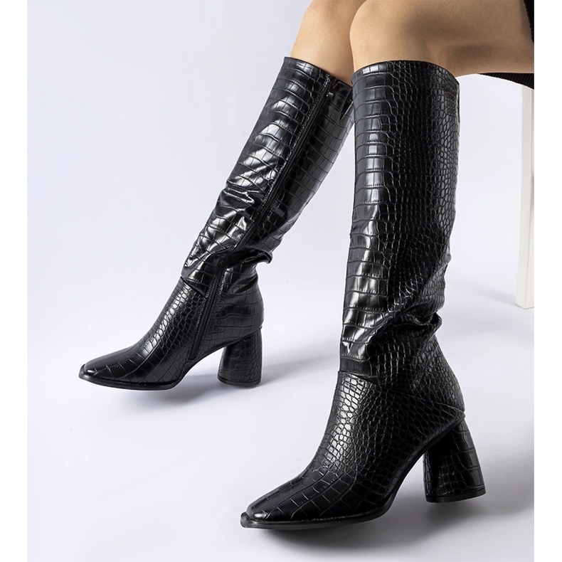 Czarne kozaki zdobione tłoczeniem Council 1