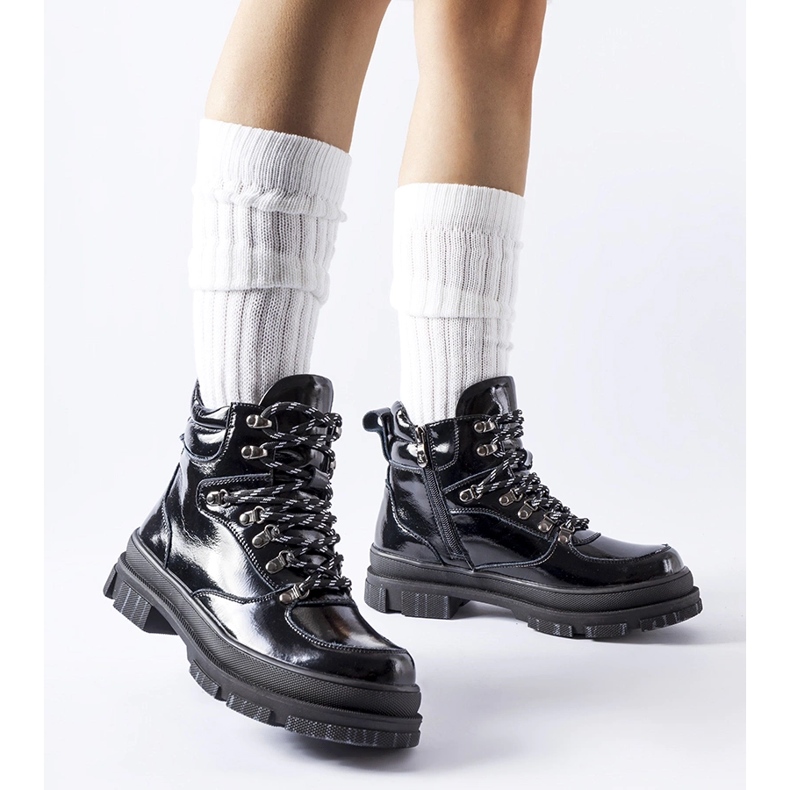 Czarne lakierowane botki Richards 1