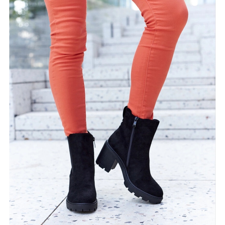 Czarne ocieplane botki eko-zamsz na słupku Caio 1