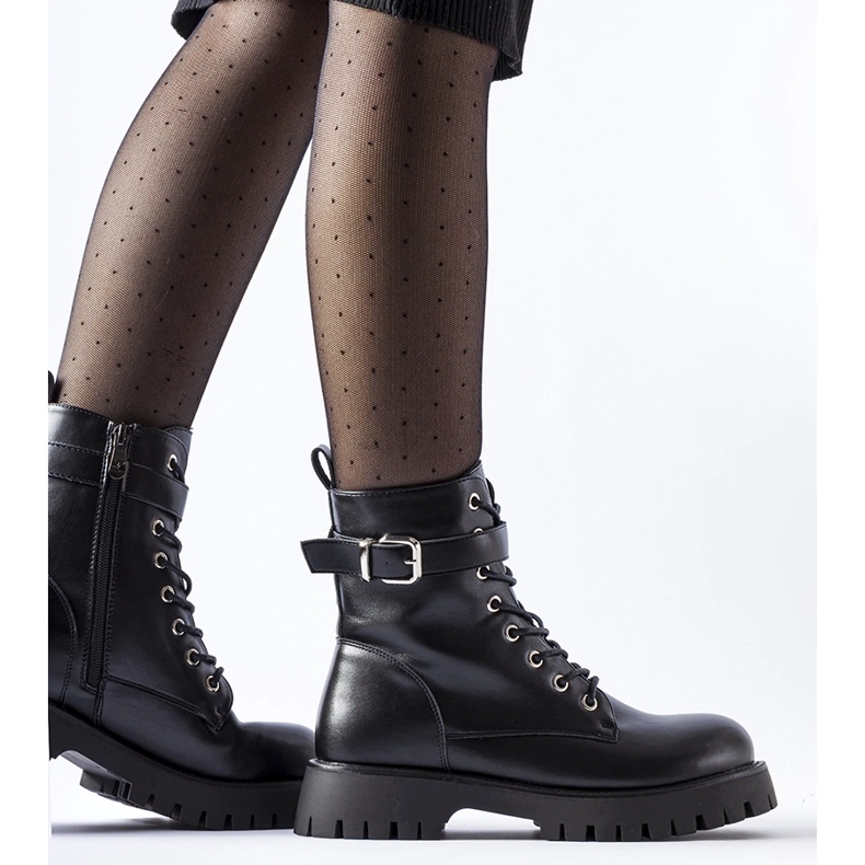 Czarne ocieplane botki z ozdobna klamerką Fino 1