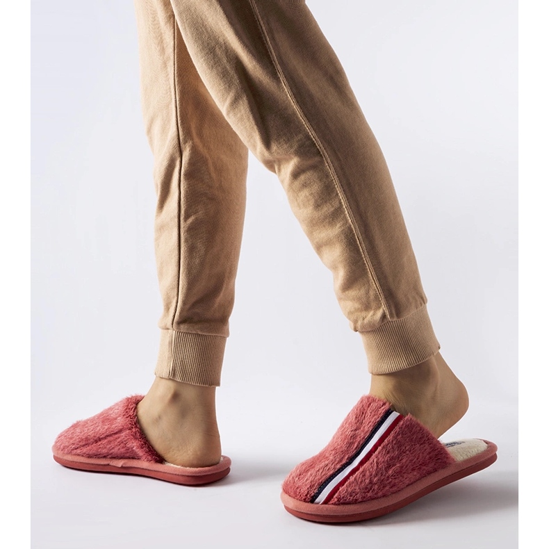 Ciemnoróżowe kapcie 1