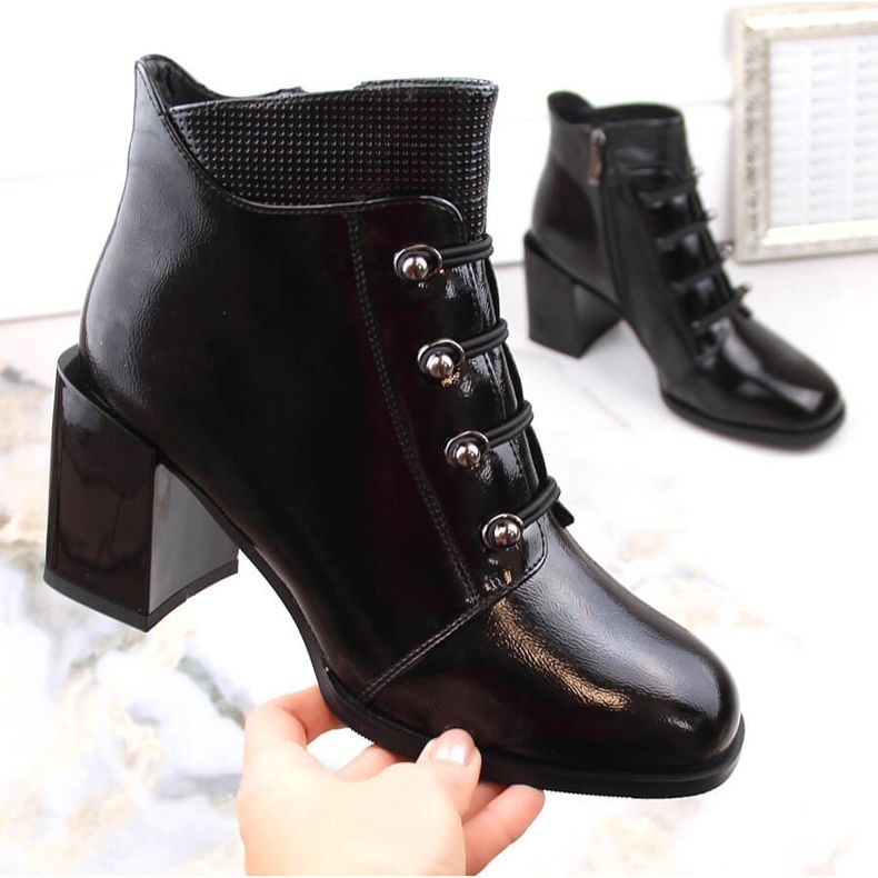 Lakierowane botki damskie na słupku ocieplane czarne Filippo DBT4891 1