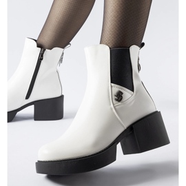 Białe ocieplane botki na masywnym klocku 1