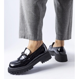 Czarne lakierowane mokasyny z klamerką Agordina 1