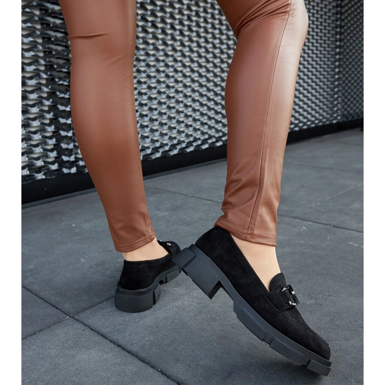 Czarne masywne mokasyny z klamerką 1