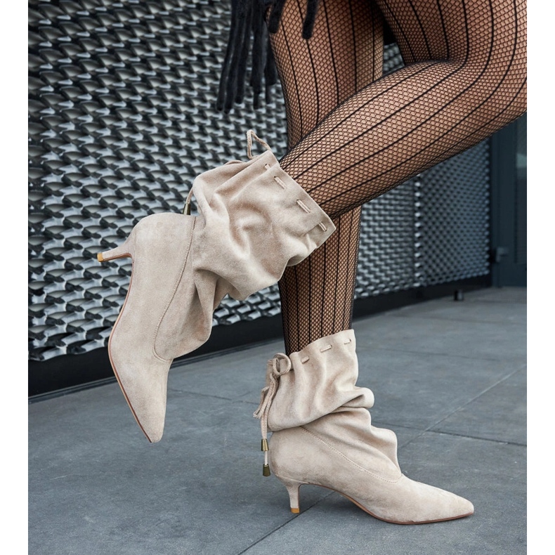 Beżowe wsuwane niskie kozaki eko-zamsz Sulo beżowy 1