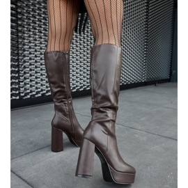 Brązowe kozaki na platformie i słupku Zoccorino 1