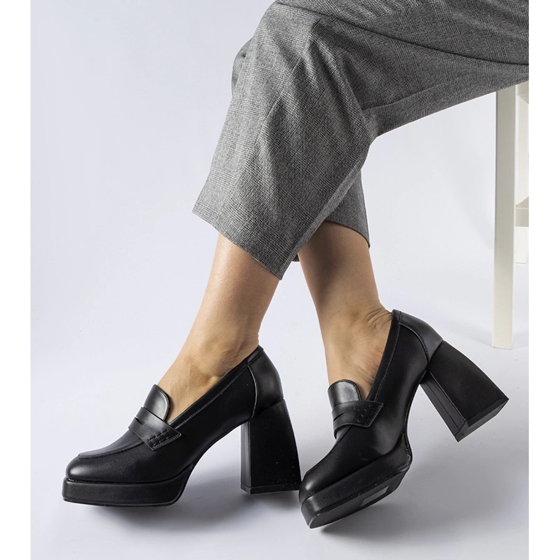 Czarne czółenka na wysokim słupku Reel 1