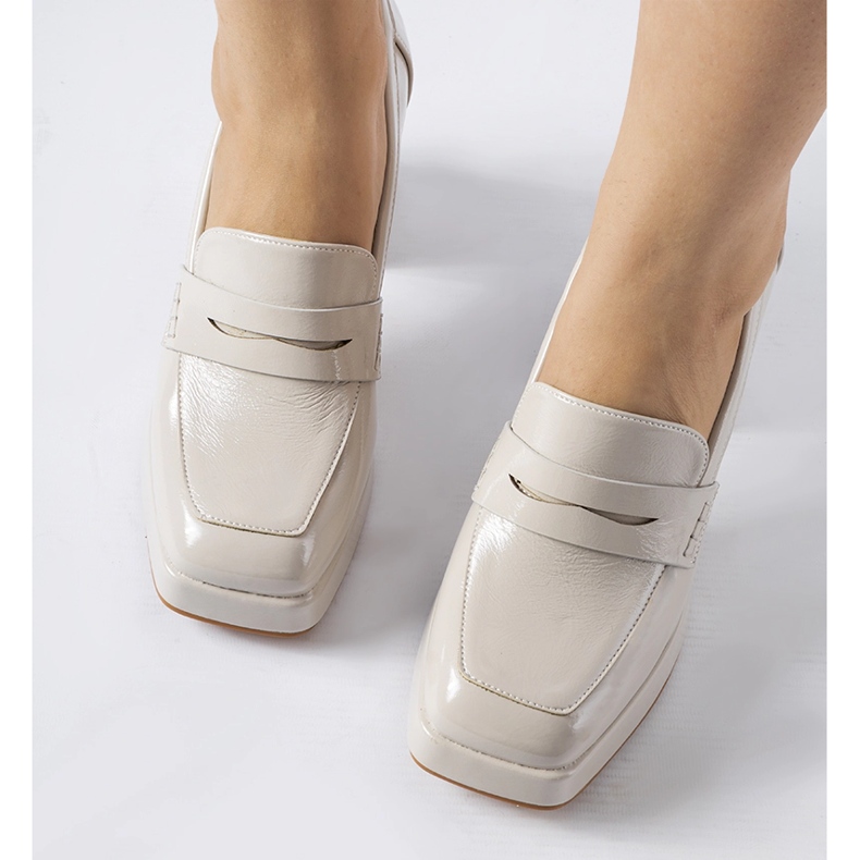 Szare lakierowane czółenka na słupku West 1