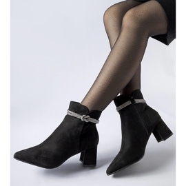 Czarne botki ocieplane na słupku Alba 1