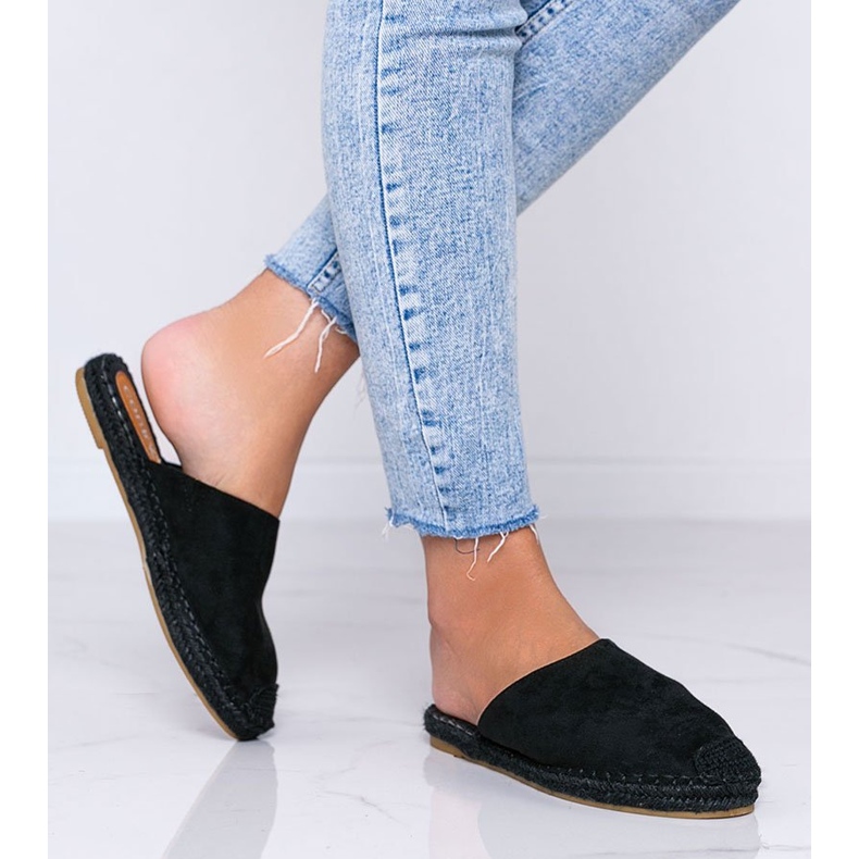 Czarne klapki zabudowane Wenus 1