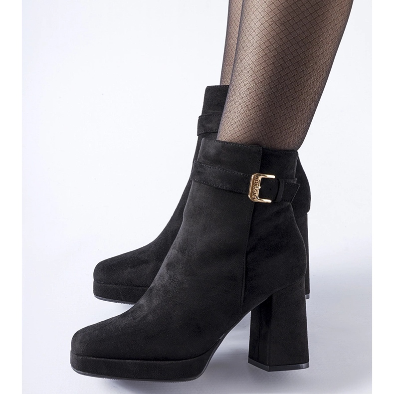 Czarne ocieplane klasyczne botki na słupku Caio 1