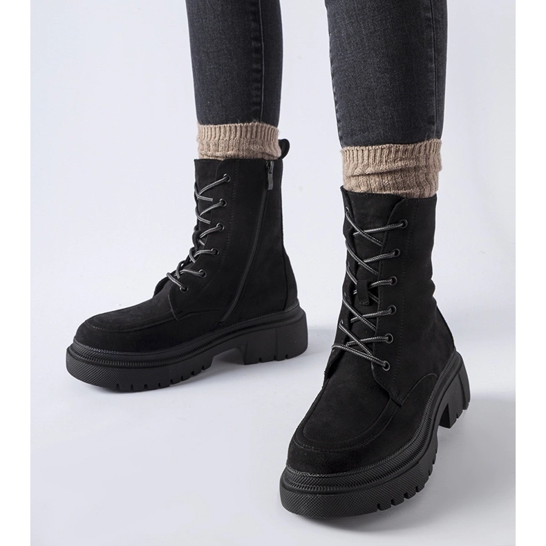 Czarne trapery na masywnej podeszwie Riel 1