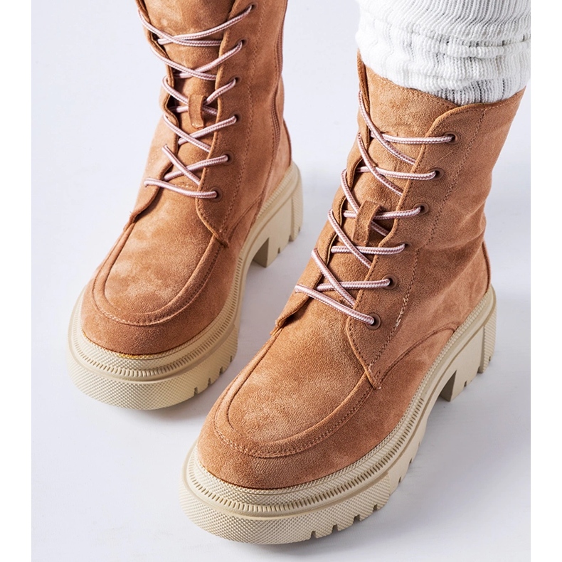 Czerwone trapery na masywnej podeszwie Riel 2