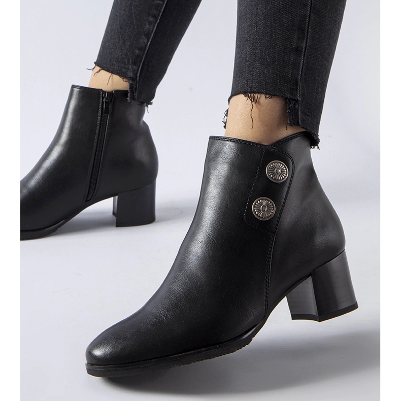 Czarne ocieplane botki na niskim słupku Guido 1