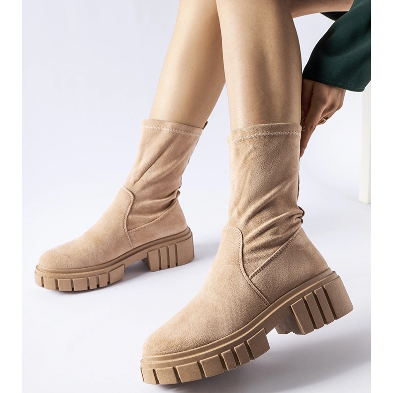 Beżowe wsuwane botki eko-zamsz Montefusco beżowy 1