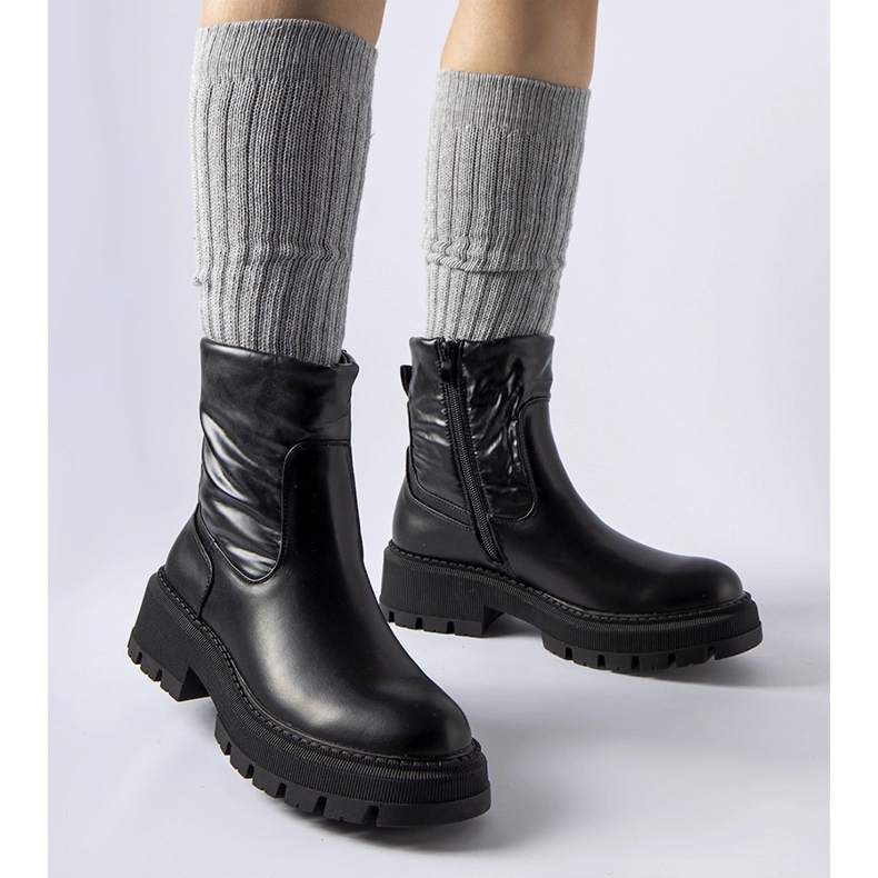 Czarne botki z ozdobną cholewką Garrett 1